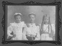  From left to right, sisters Bulah Speed, Mable Speed, and Esther Speed. They were the daughters of Henry Lewis Speed and Lucy Abbott Speed.